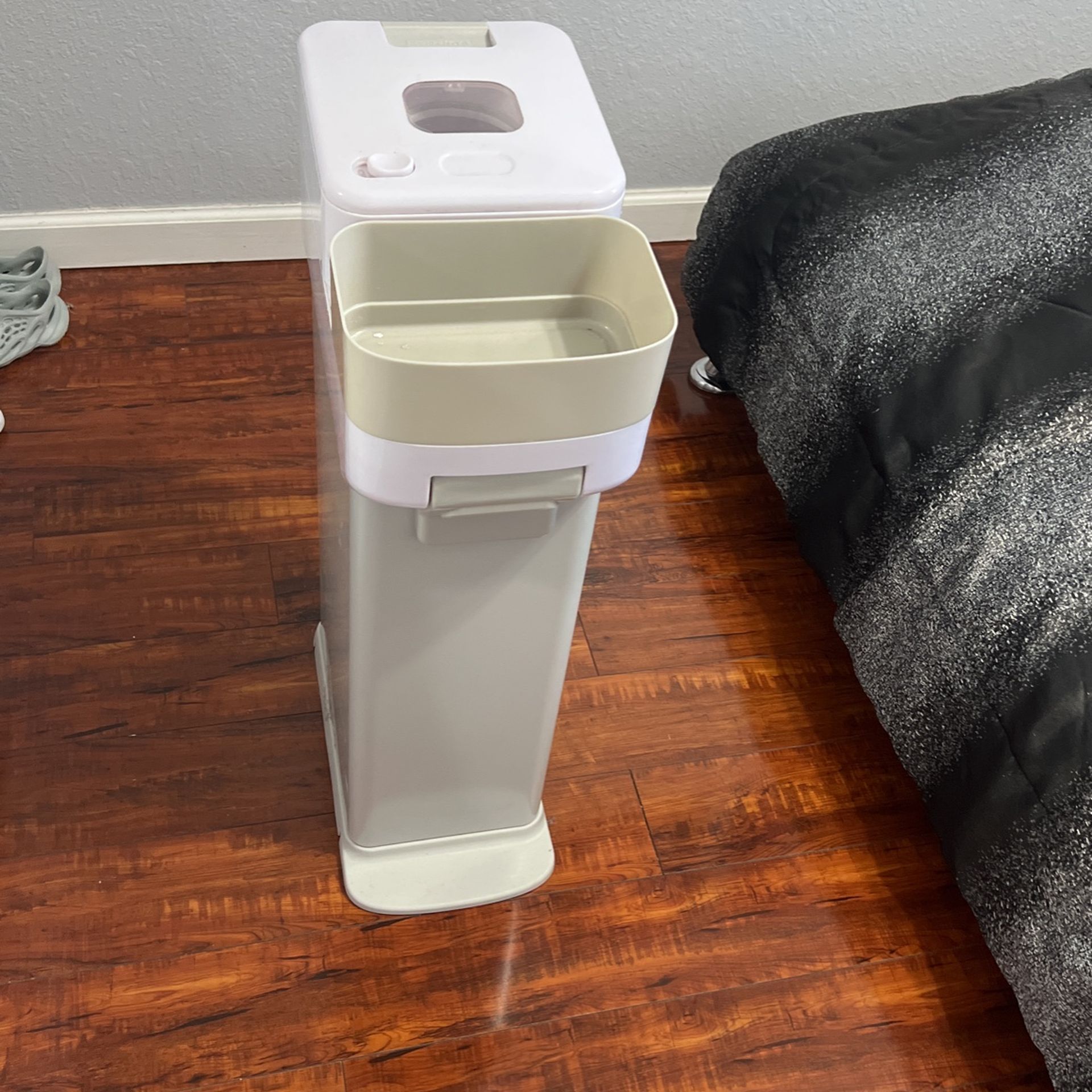 Skip Hop Diaper Pail with Dual Air-Lock, Universal Refill Bags