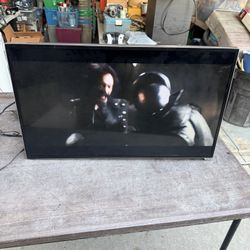 32 In Visio TV with bracket (no remote)