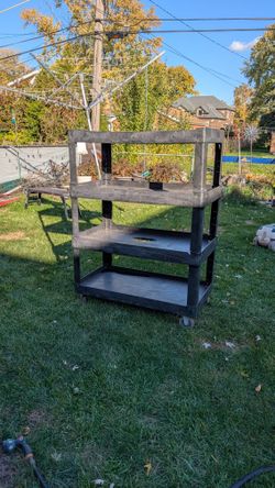 Rubbermaid 4 shelf heavy duty Large utility cart great for garage or warehouse great storage unit mechanic shop cost $1000 new part number  hav