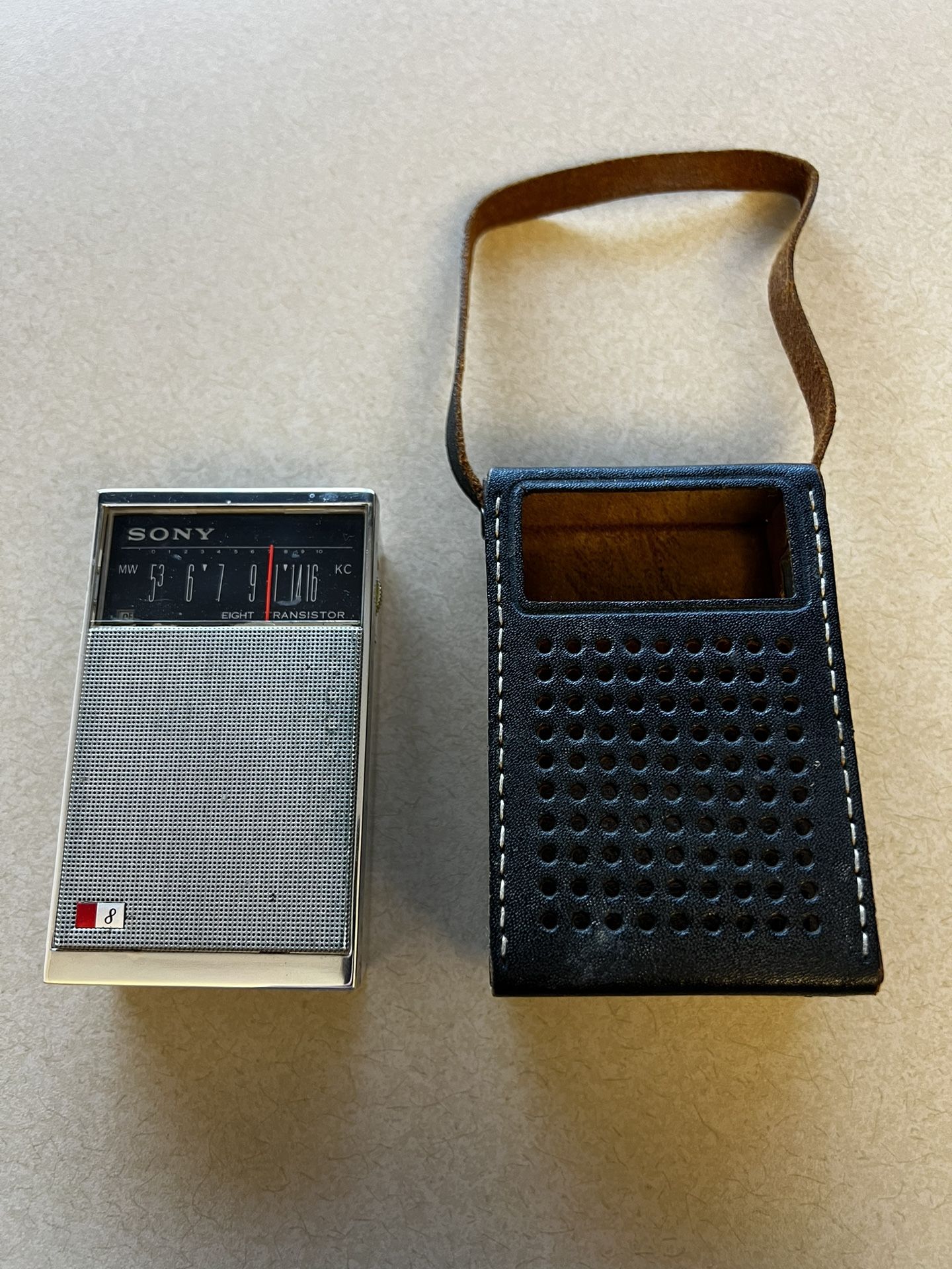 Vintage Sony TR 826 Pocket Radio