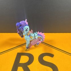 Hatchimals Pixies Riders Lagoon Lily Spin Master Blue Purple Gold 4" Inches Tall