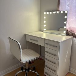 Vanity Desk, Chair, & Mirror 