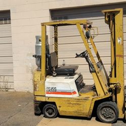 Komatsu 3,000lbs Triple Stage $2,500 Obo 