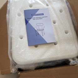 Shower Chair new. Pickup Only 50$