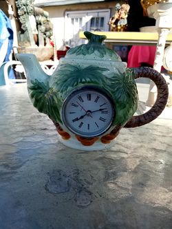 Palm tree clock tea pot ($5)