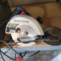 Craftsman Saw W/blades - Corded