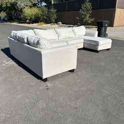 Beautiful Light Grey Sectional (Delivery Available)