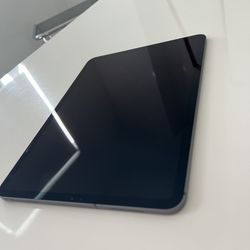 iPad Pro 11” (2nd Gen) 128GB Wi-Fi + Cellular + Apple Keyboard & Charger cable