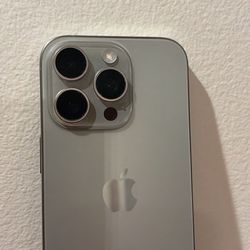 iPhone 16 Pro 256 GB Natural Titanium UNLOCKED