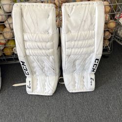 CCM Extreme Flex 4.9 Intermediate Goalie Leg Pads 30 + 1