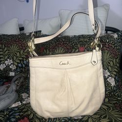 2000’s Coach Ashley Leather Hobo Crossbody Bag