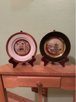 Set of 2 Japanese Decorative Plates