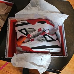 Air Jordan 4 Fire Red 9.5 Bnib