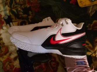 Nike Low-Top Sneakers White Black Red