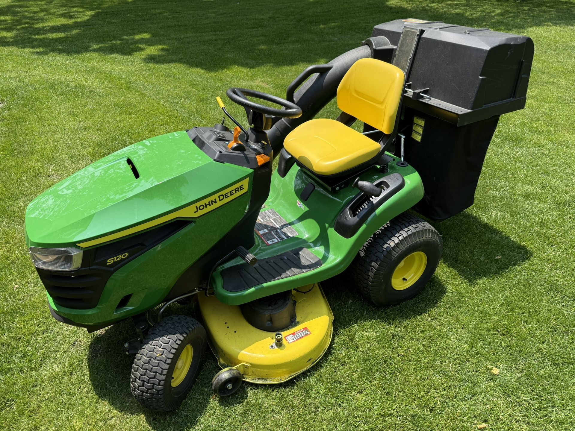 John Deere S120 Mower Tractor With Bagger
