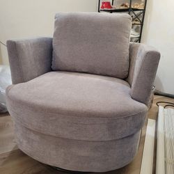 Swivel Barrel Chair-LIKE NEW!