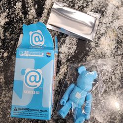Medicom Bearbrick Series 51 Basic "B" (Full Kit)
Open Box to confirm figure
 Sealed in bag with card 

Pick up 77095 near Telge/West