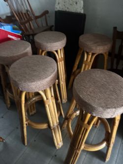 Very nice wicker stool s pick up Milwaukee area or $25 delivery
