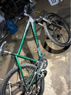 Specialized Hardrock Sport 29er mountain bike in good condition with pump