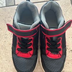 EUC boys sneakers size 3