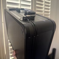 Hard Case Makeup Bag With LED Mirror NEW NEVER USED!