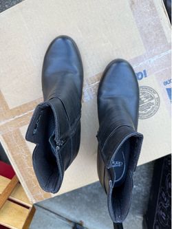 Boot- Womens by Clark’s sz 8 1/2