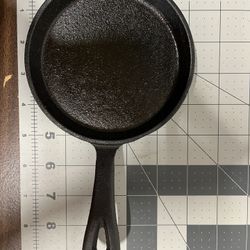 5 inches cast iron pan like new