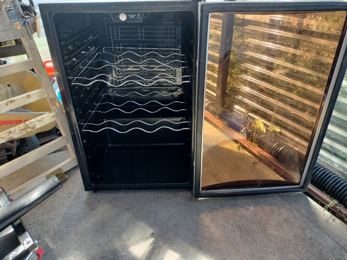 Wine Cooler/ Mini Fridge