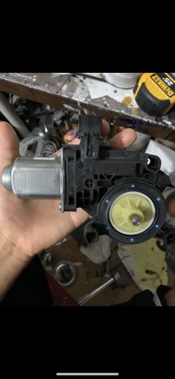 GENUINE Power Window Motor Front DRIVER LH for 01-06 Hyundai Elantra 824502D001