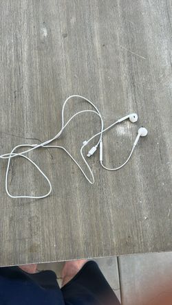 Apple wired AirPods with lightning connector