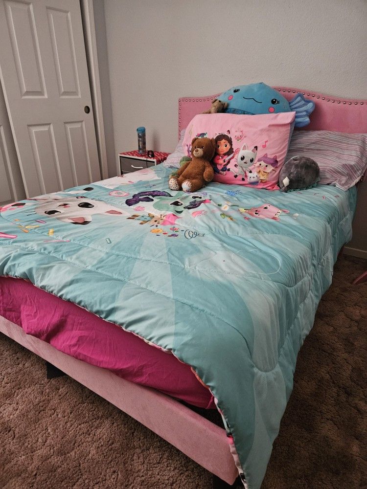 Full Size Bed W/mattress