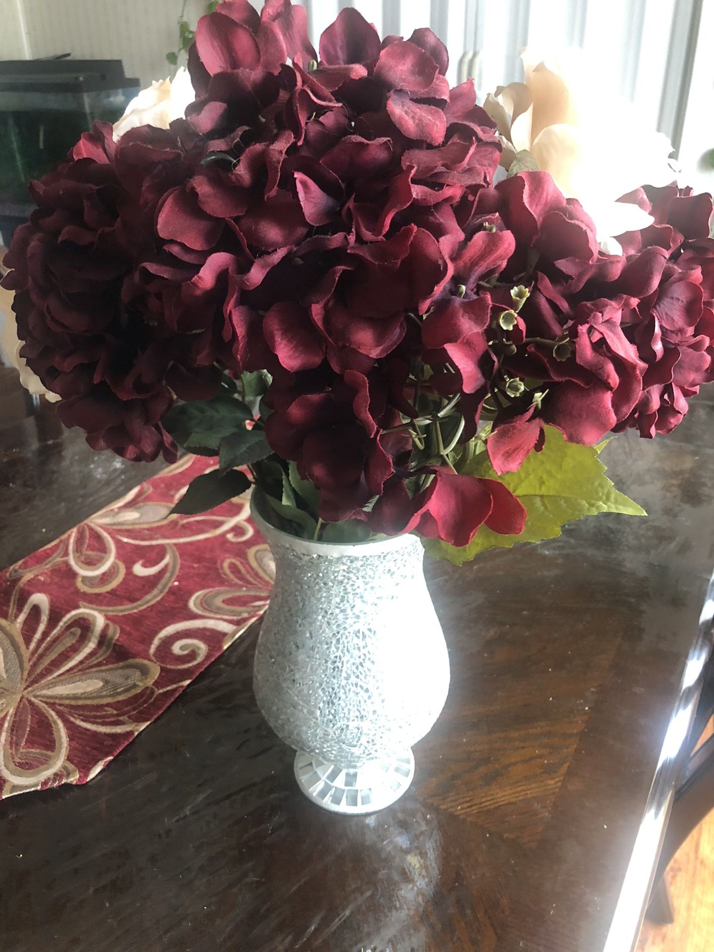 White glass vase with flowers 💐