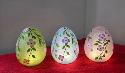 3 Glass Spring Glow LED Egg (Green, Blue, Purple) – Uses 2 AA batteries (batteries not included).