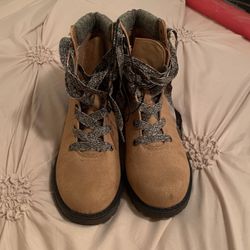 Womans  Hiking Boots 