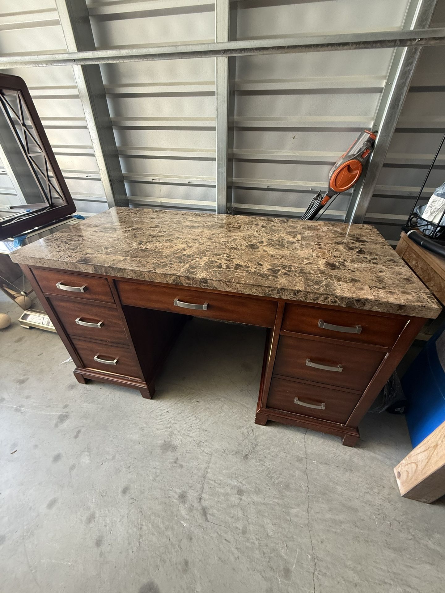 Mable Table