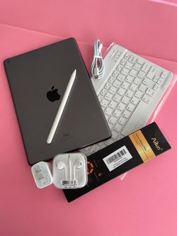Apple IPad 8th Generation (10.2” Retina /Latest iOS 26/ 2020 model) 32GB with stylus pen, keyboard & Accessories