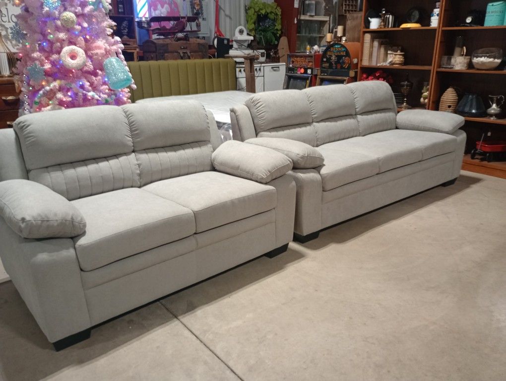 Sofa Sets, Living Room Sets, Sectionals, Couches, Recliners And More!