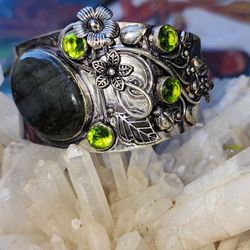 Silver Labradorite And Peridot Cuff Bracelet 