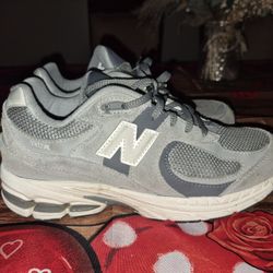 New Balance 2002R Size 7 Men