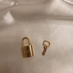 Louis Vuitton Lock and Key #321