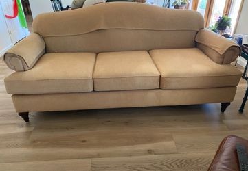 Bassett Custom Jefferson Camelback 7ft Sofa