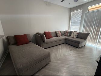 Sectional couch 3 piece puzzle or just 2 piece