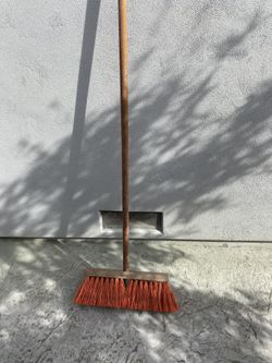 Heavy duty push broom