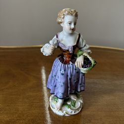 Antique 18th Century Meissen Lady With Basket Figurine 