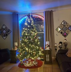 8 Feet Christmas Tree With Lights Installed 