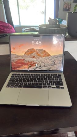 2022 MacBook Air M2 13.6” – 8GB RAM – AppleCare+ Until 2027 – Excellent Condition