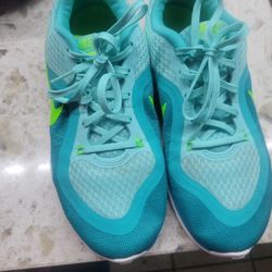 Tennis Shoes Nike