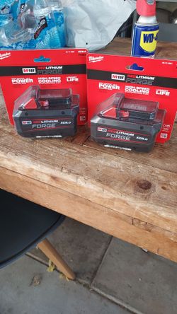 Milwaukee
M18 18V Lithium-lon
REDLITHIUM FORGE XC 8.0 Ah
Battery Pack (2-Pack)