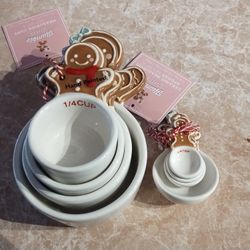 New Ceramic Gingerbread Men Measuring Cups & Measuring Spoons Holiday Baking