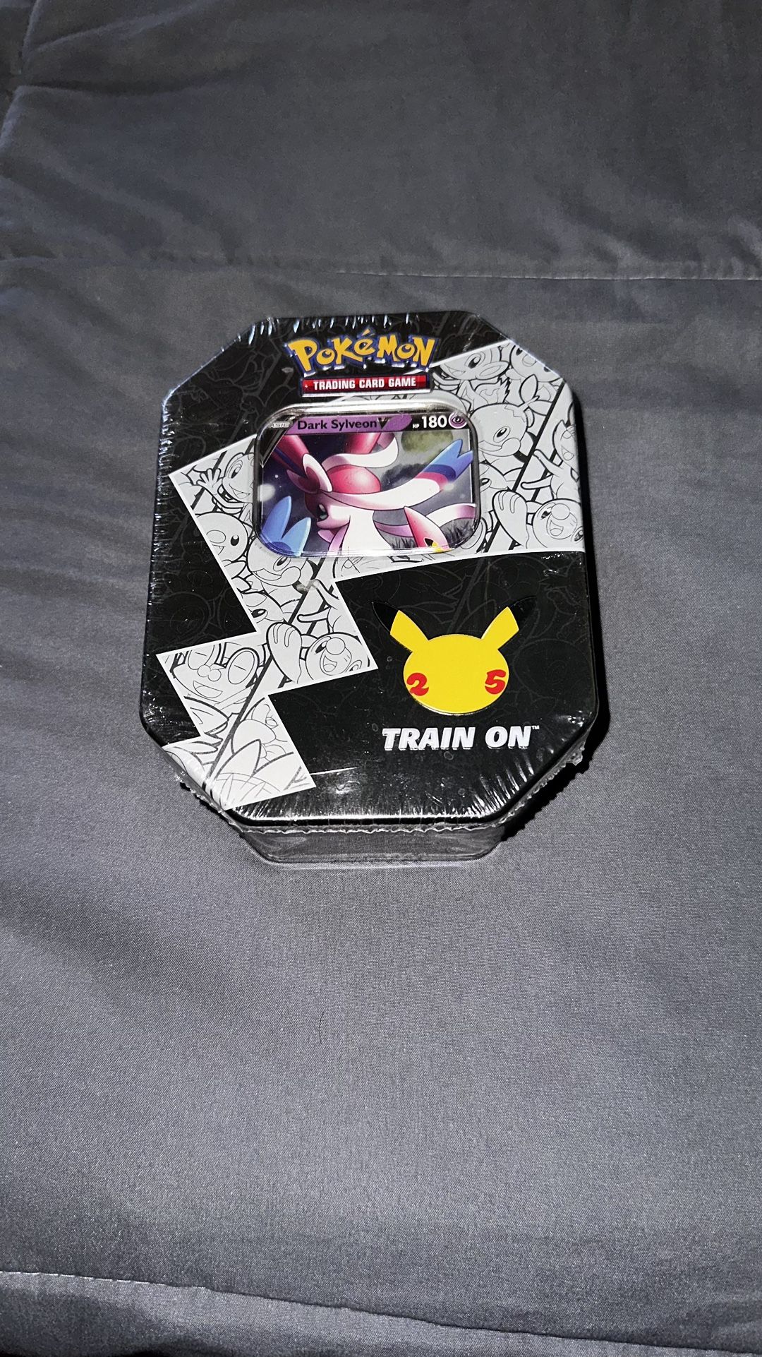 Pokemon Celebrations Tin
